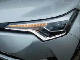 Toyota C-HR (2019) thumbnail 3