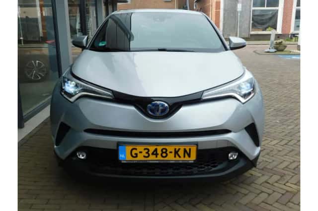 Toyota C-HR (2019) thumbnail 4