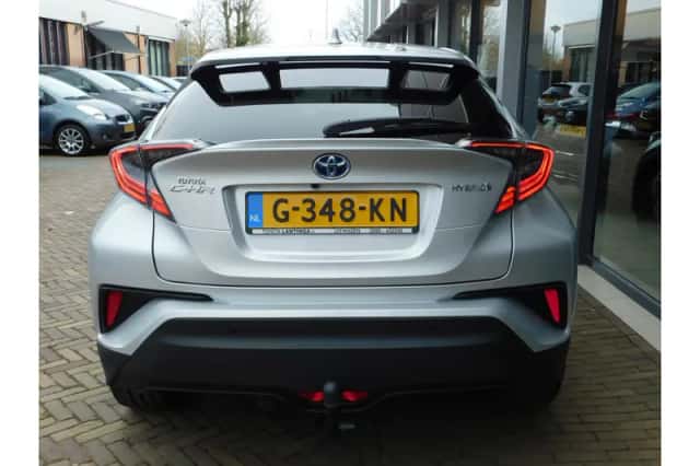 Toyota C-HR (2019) thumbnail 6