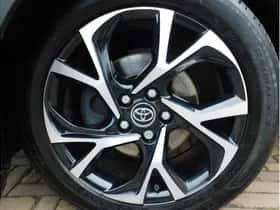 Toyota C-HR (2019) thumbnail 9