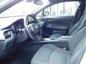 Toyota C-HR (2019) thumbnail 10