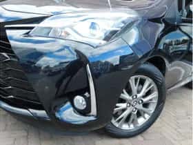 Toyota Yaris (2017) thumbnail 2