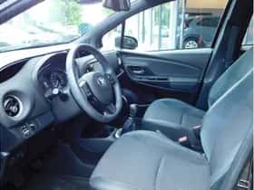 Toyota Yaris (2017) thumbnail 11