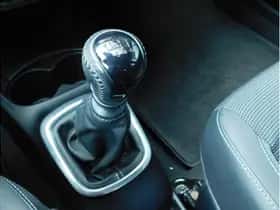 Toyota Yaris (2017) thumbnail 17