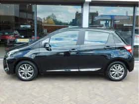 Toyota Yaris (2017) thumbnail 4