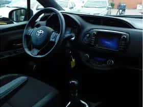 Toyota Yaris (2017) thumbnail 10