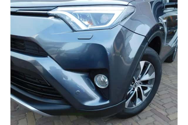 Toyota RAV4 (2019) thumbnail 2