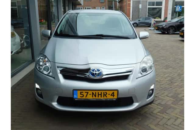 Toyota Auris (2010) thumbnail 4