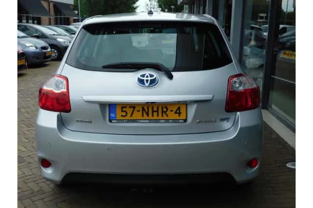 Toyota Auris (2010) thumbnail 6