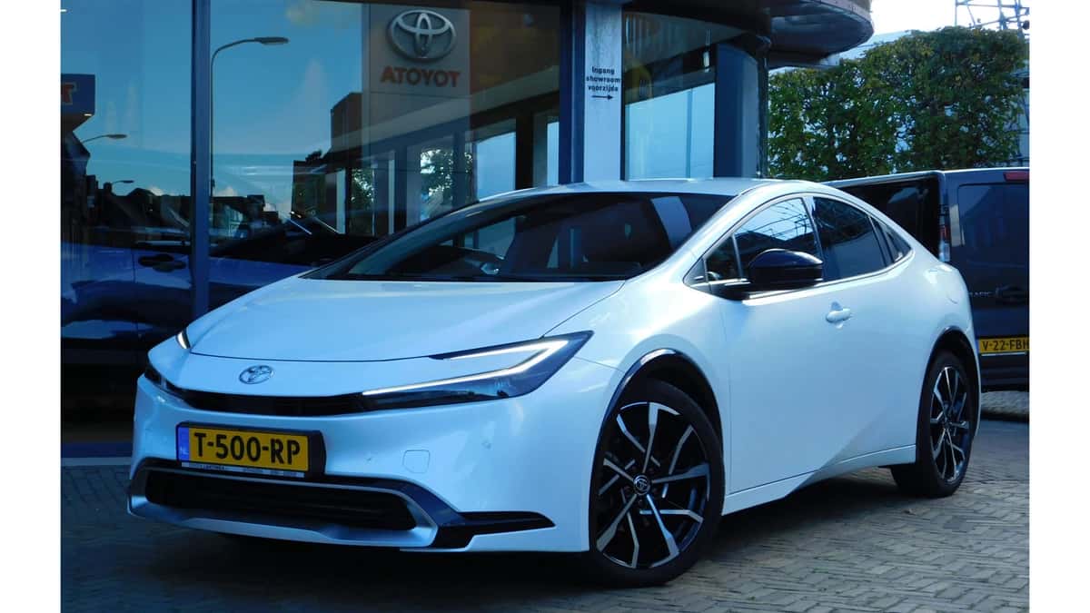 Toyota Prius (2023) — foto 1
