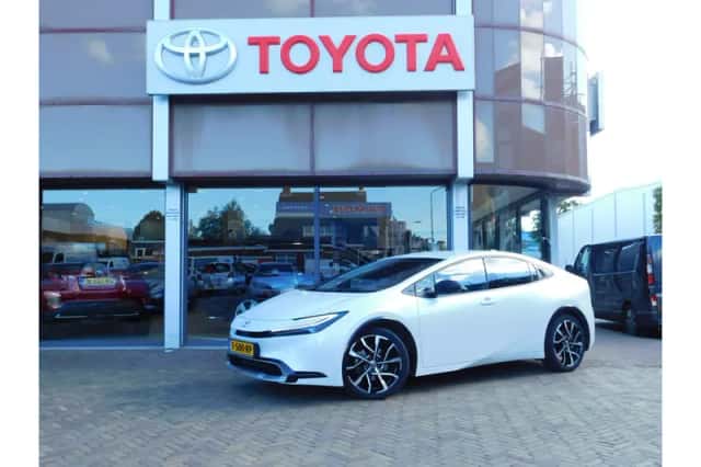 Toyota Prius (2023) thumbnail 5