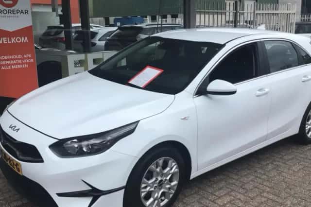 Kia Ceed (2022) thumbnail 1