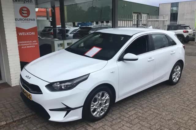 Kia Ceed (2022) thumbnail 2