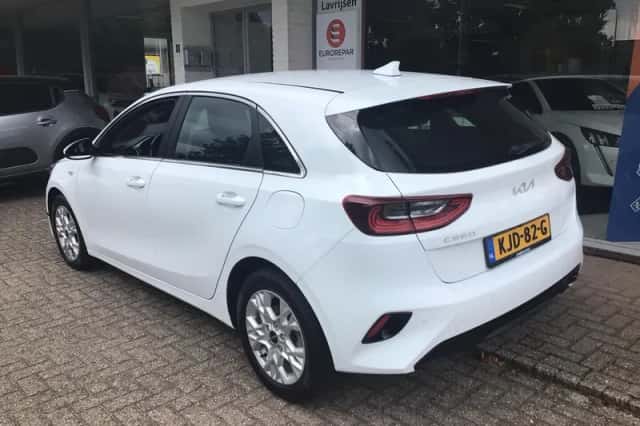 Kia Ceed (2022) thumbnail 3