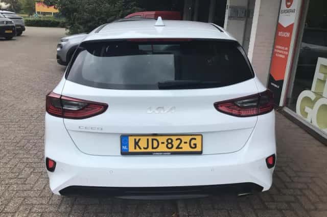 Kia Ceed (2022) thumbnail 4