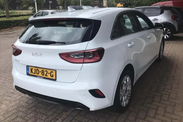 Kia Ceed (2022) thumbnail 5