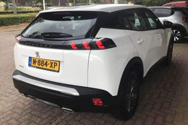 Peugeot 2008 (2022) thumbnail 5