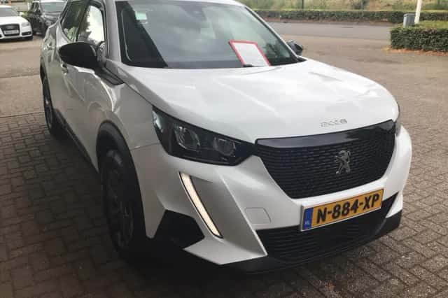 Peugeot 2008 (2022) thumbnail 6