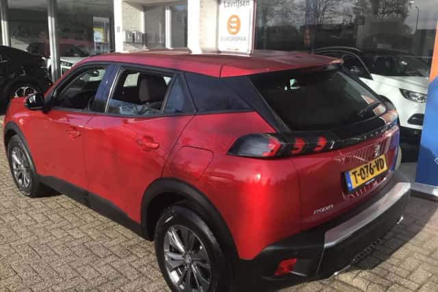 Peugeot 2008 (2020) thumbnail 3