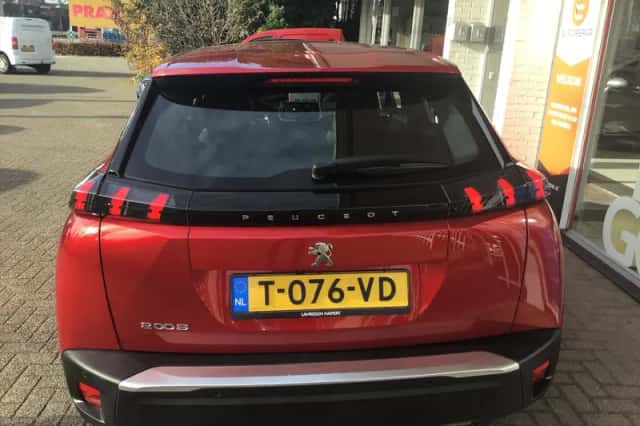 Peugeot 2008 (2020) thumbnail 4