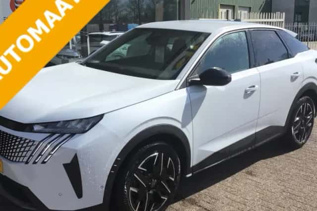 Peugeot 3008 (2025) thumbnail 1