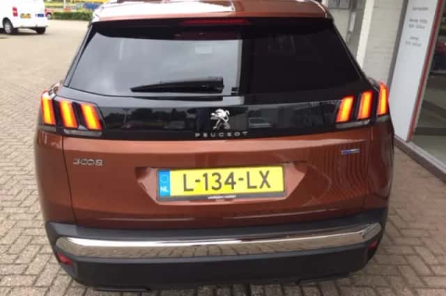Peugeot 3008 (2017) thumbnail 4