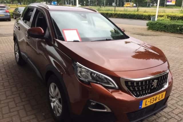 Peugeot 3008 (2017) thumbnail 6