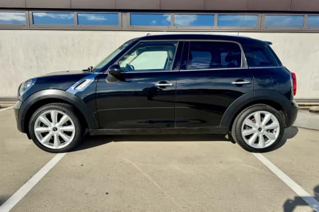 MINI Countryman (2011) thumbnail 3