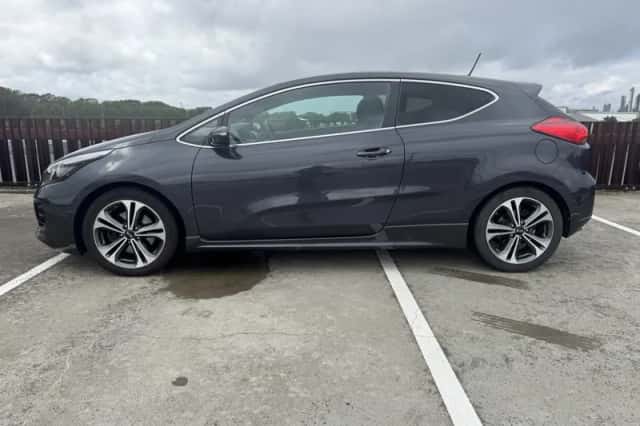 Kia Proceed (2016) thumbnail 3
