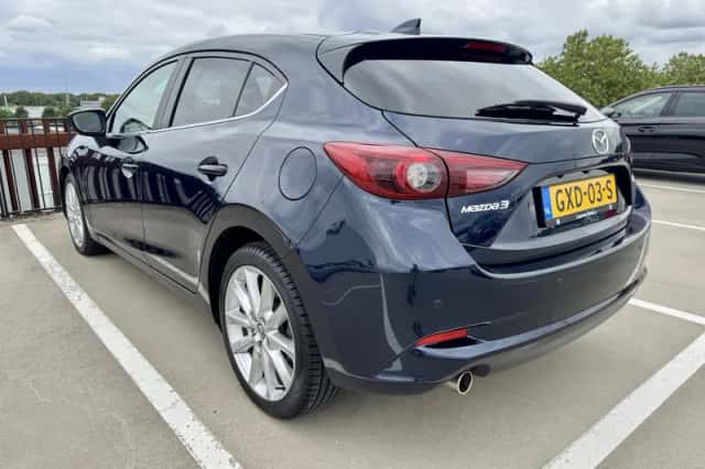 Mazda 3 (2017) thumbnail 5