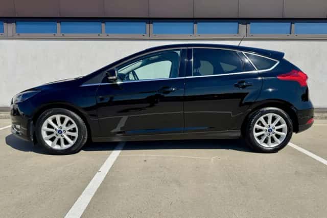 Ford Focus (2018) thumbnail 3