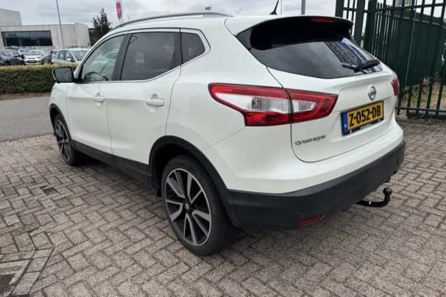 Nissan Qashqai (2015) thumbnail 4