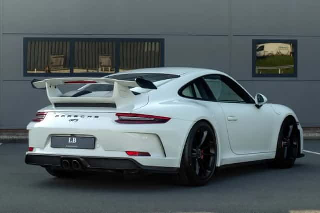Porsche 911 (2017) thumbnail 2