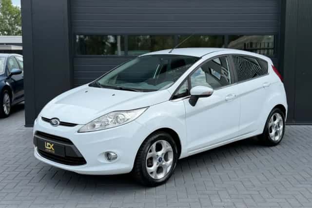 Ford Fiesta (2011) thumbnail 5