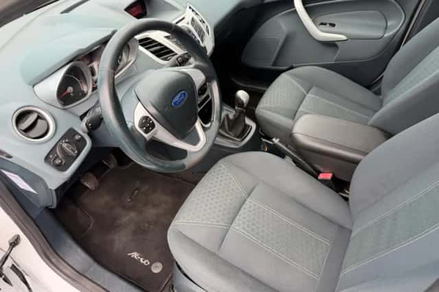 Ford Fiesta (2011) thumbnail 6