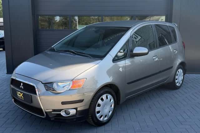Mitsubishi Colt (2011) thumbnail 5