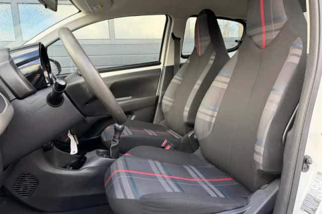 Peugeot 108 (2015) thumbnail 6