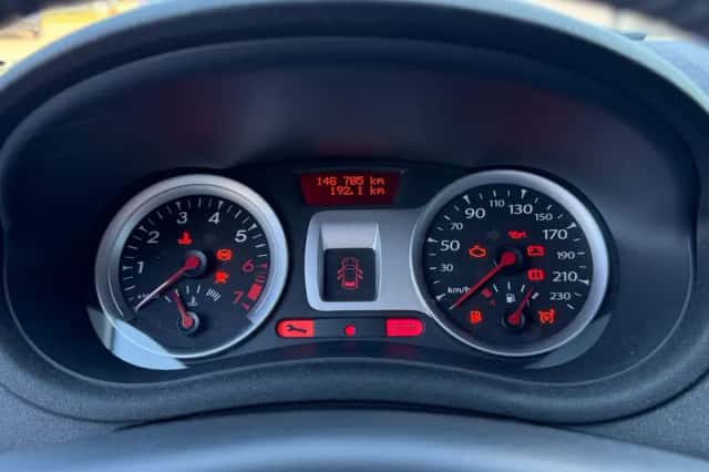 Renault Clio (2010) thumbnail 2