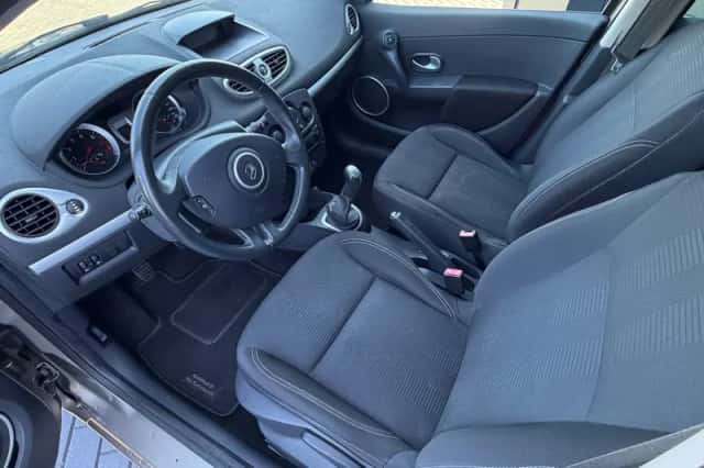 Renault Clio (2010) thumbnail 5