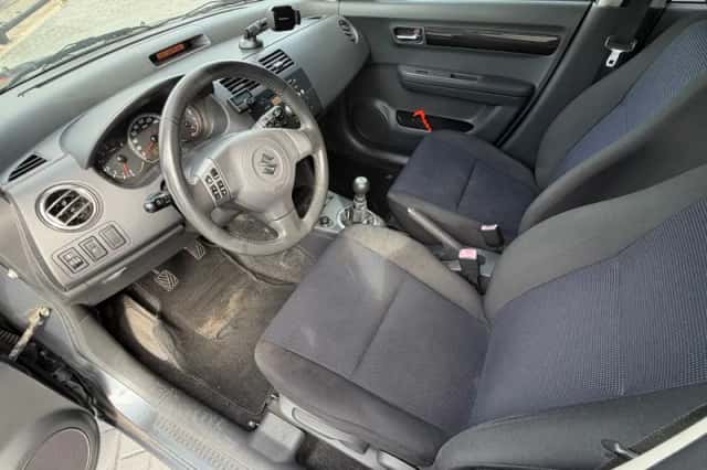 Suzuki Swift (2006) thumbnail 6