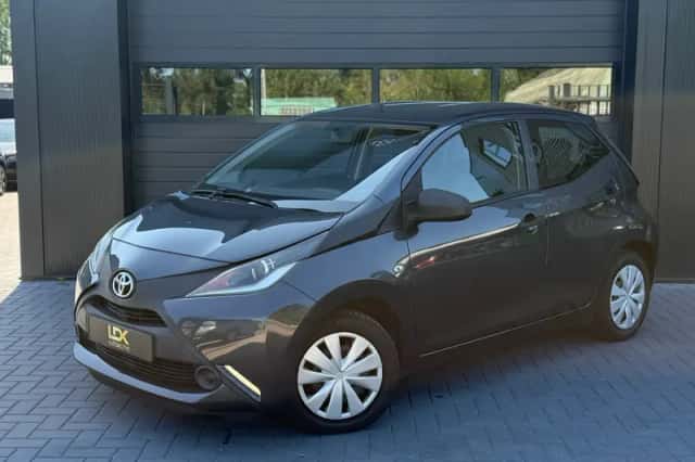 Toyota Aygo (2015) thumbnail 1