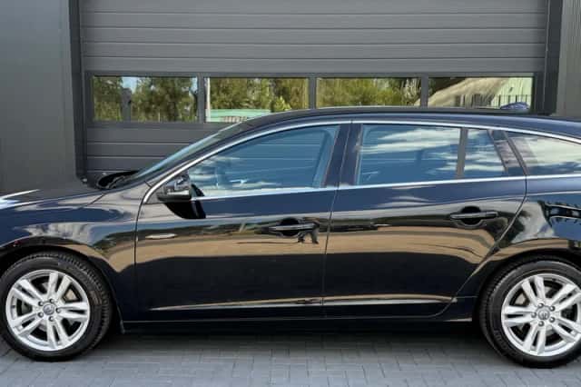 Volvo V60 (2013) thumbnail 3