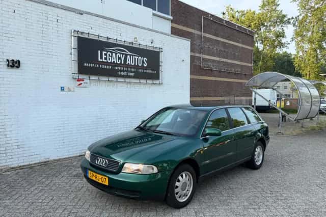 Audi A4 (1998) thumbnail 2