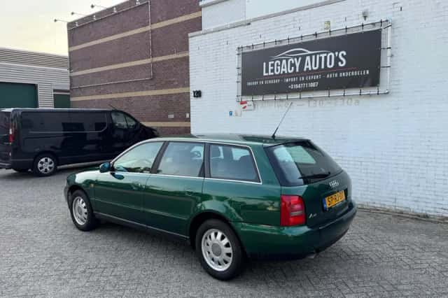 Audi A4 (1998) thumbnail 4