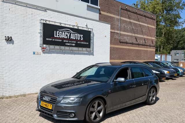 Audi A4 (2010) thumbnail 2
