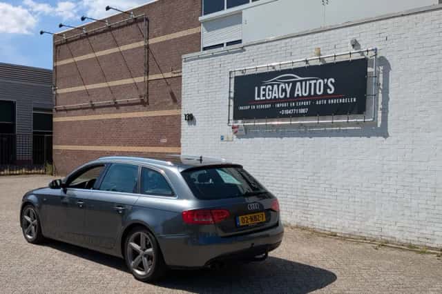 Audi A4 (2010) thumbnail 4