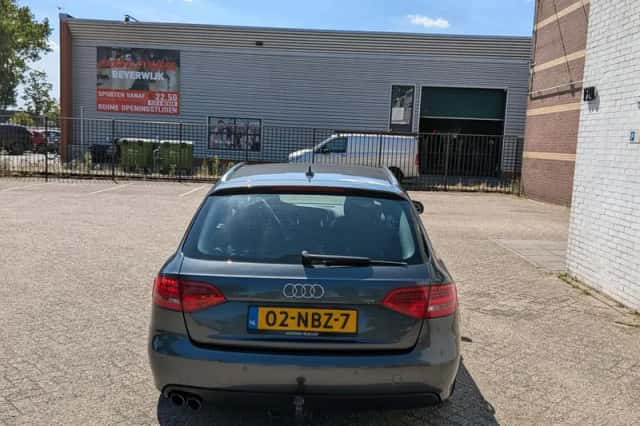 Audi A4 (2010) thumbnail 5