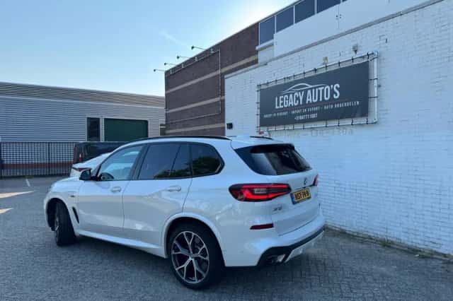BMW X5 (2022) thumbnail 2