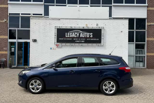 Ford Focus (2012) thumbnail 3
