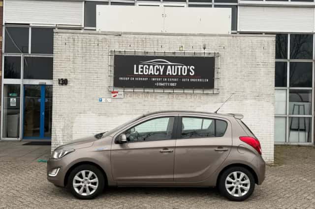 Hyundai i20 (2014) thumbnail 2